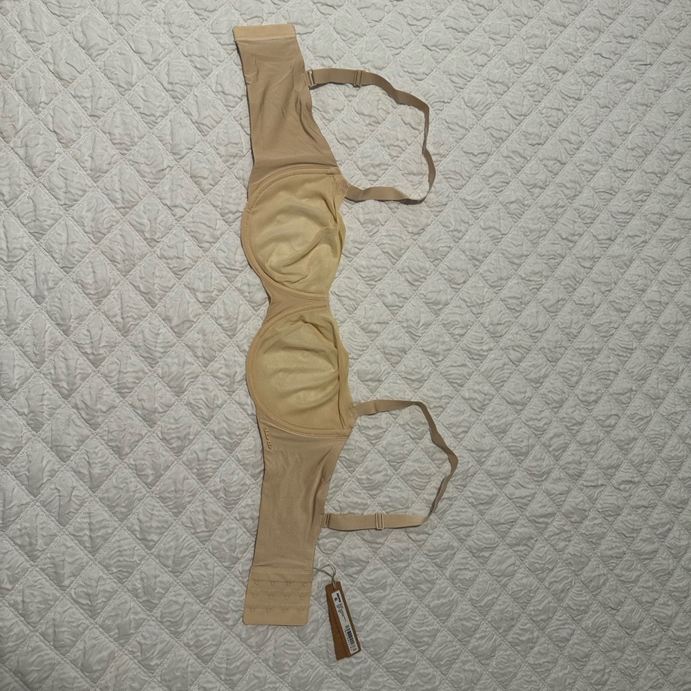 SKIMS No Show Molded Unlined Balconette Bra in Nude